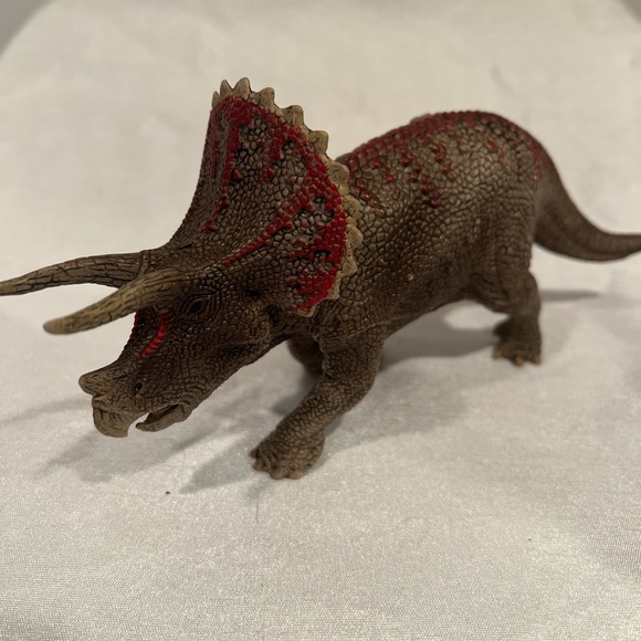 2017 Schleich Am Limes 69 Triceratops Figure D-73527 Dinosaur Red - Picture 4 of 7